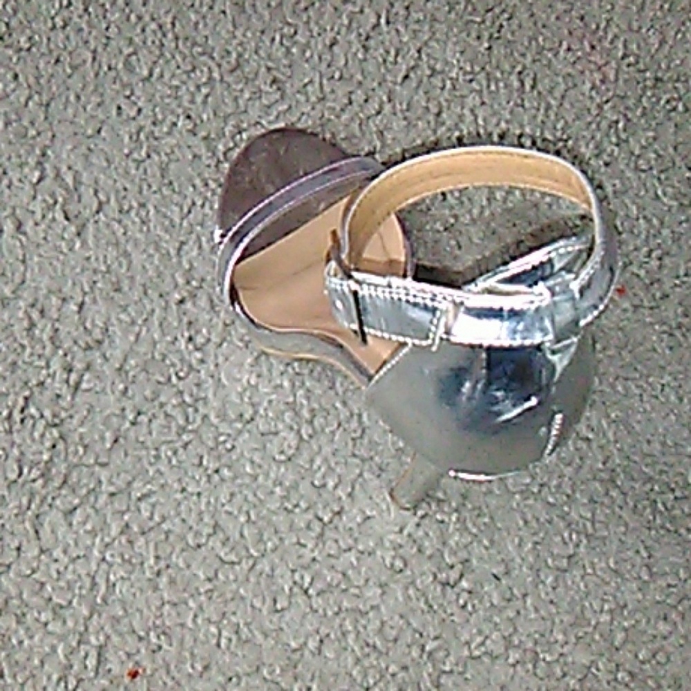 Heels - Picture 3 of 4